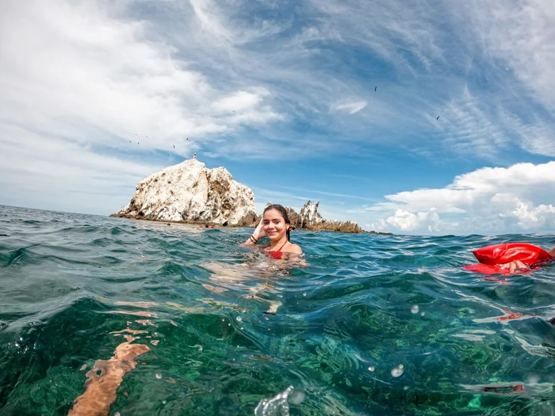 foto en el agua en el farallon