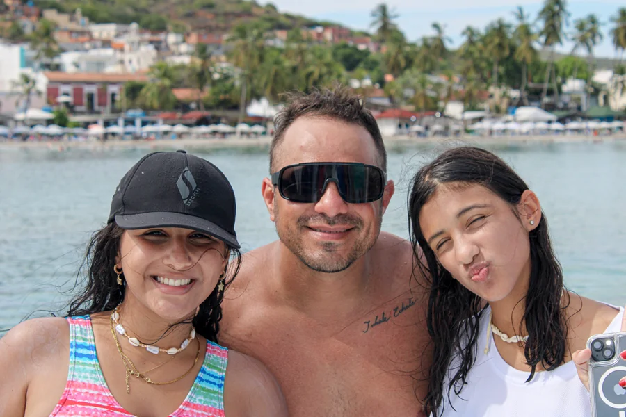 familia disfrutando en la boat party