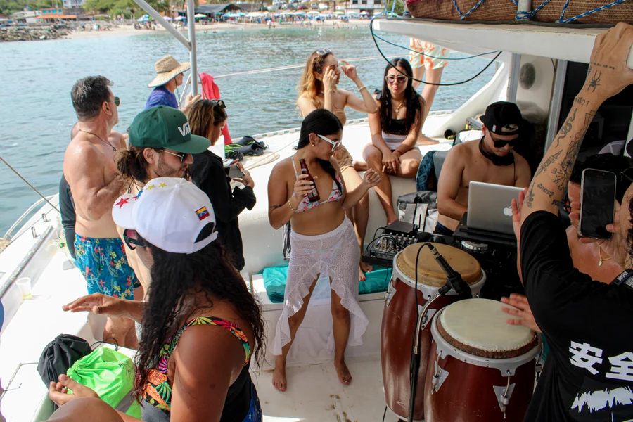 música en vivo en la boat party